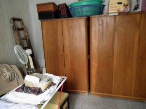 Haushaltsauflösung, alte und schwere Schlafzimmermöbel